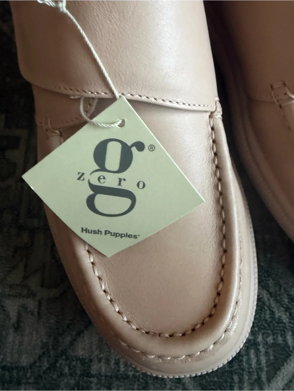 Hush Puppies Men's Gil shoes in a light pink color size 9